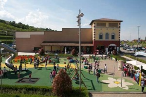 Serravalle-Retail-Park-area-giochi