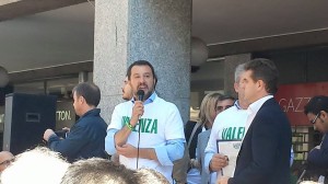 Salvini microfono