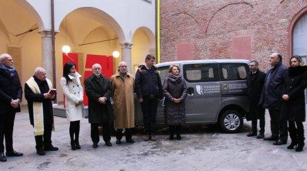 Copia di Da Fondazione CrAl e Club Lions un pulmino per l'Associazione Italiana Leucemie CorriereAl 1