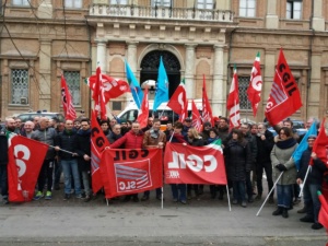 Lavoratori di Telecity in piazza contro i licenziamenti: "E' solo l'inizio della battaglia". Al loro fianco politica, istituzioni e cittadini CorriereAl