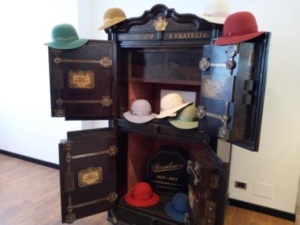 In viaggio con Borsalino nel nuovo Museo del Cappello: 160 anni di cultura industriale e storia alessandrina CorriereAl 2