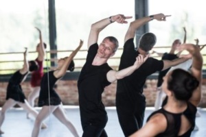 Il grande Peter Brandenhoff insegna la sua danza fra le colline del Monferrato CorriereAl