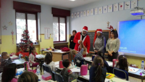 Il sindaco Bardone Babbo Natale nelle scuole di Tortona CorriereAl