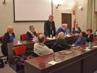 Monsignor Viola in visita al consiglio comunale a Novi CorriereAl 1